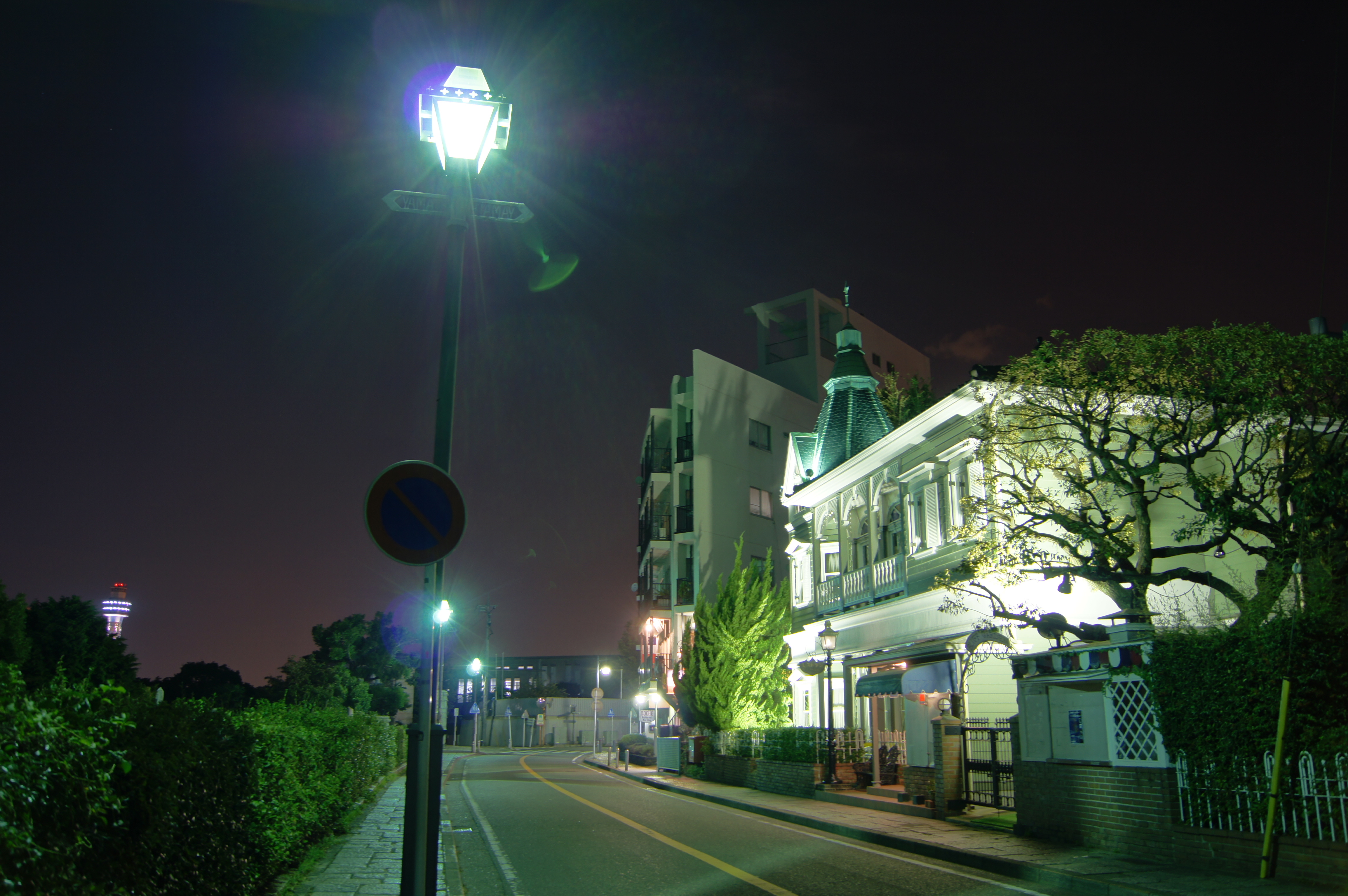 <b>オートHDR（3EV）<br>α550 / DT 18-55mm F3.5-5.6 SAM / 約3.8MB / 4,592×3,056 / 0.5秒 / F3.5 / 0EV / ISO200 / WB:オート / 18mm</b>