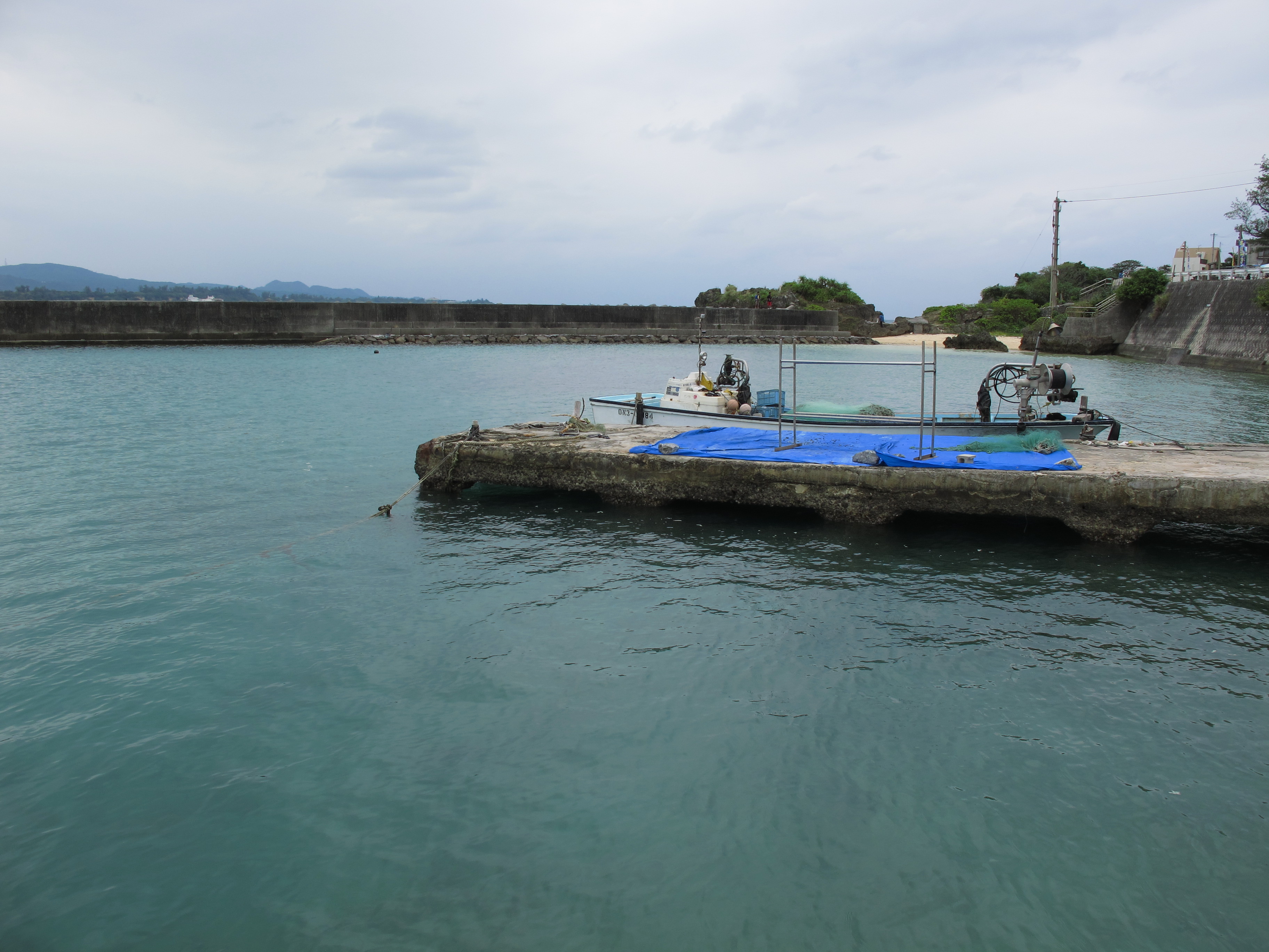 <b>あいにくの曇天。少しでも海の色が鮮やかに見えるよう、マイカラーモードをポジフィルムカラーにした<br>PowerShot G11 / 3,648×2,736 / 1/500秒 / F4 / -0.3EV / ISO80 / プログラムAE / WB:太陽光 / 6mm</b>