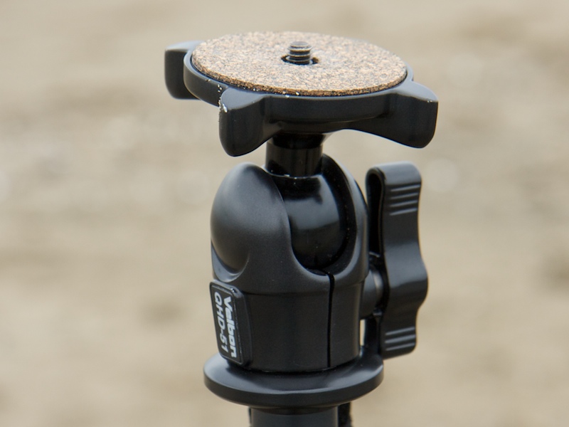 <b>E443に付属する自由雲台QHD-51</b>