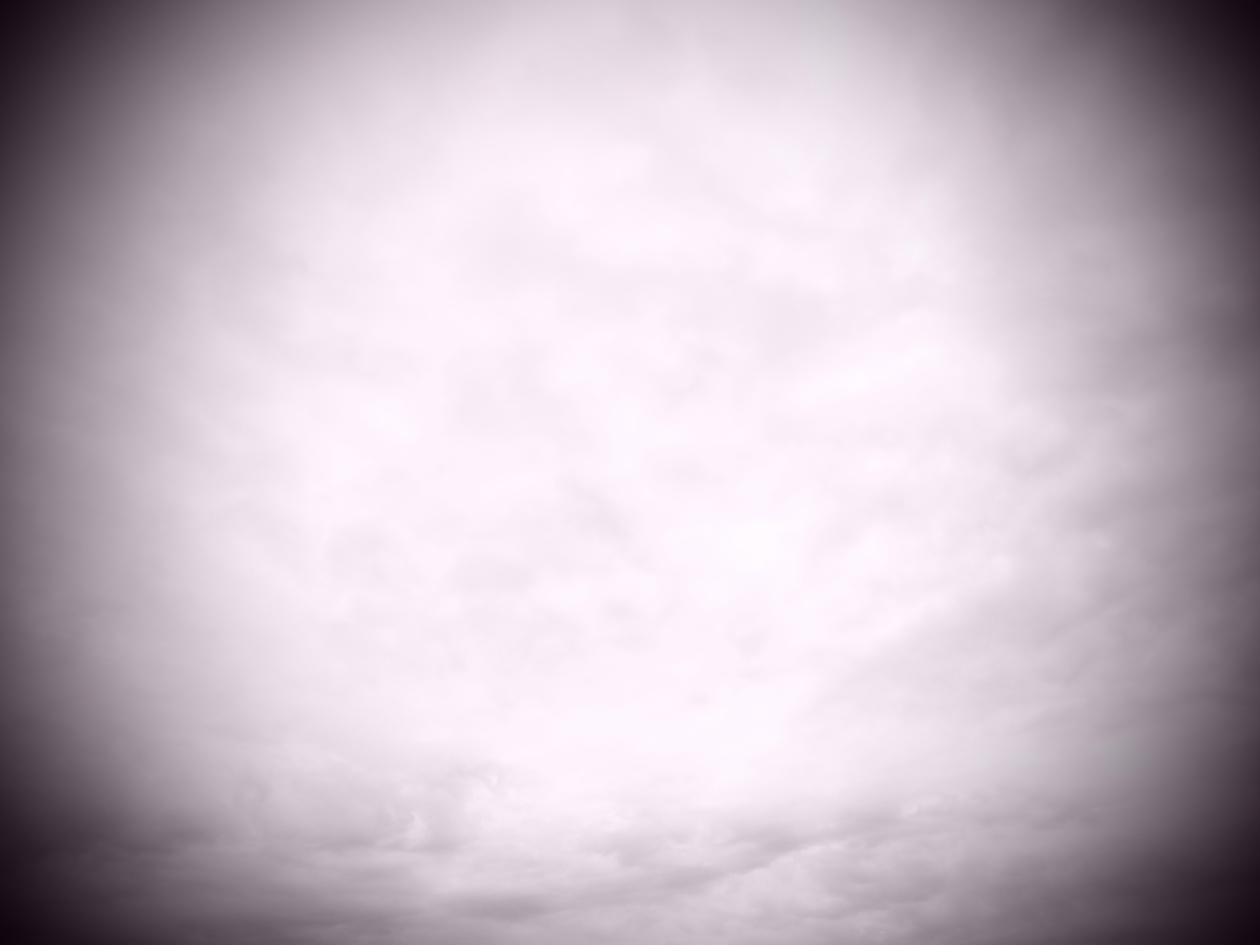 <b>仕上がり:モノクロ / フィルター:赤 / 調色:紫 / アートフィルター:トイフォト</b>