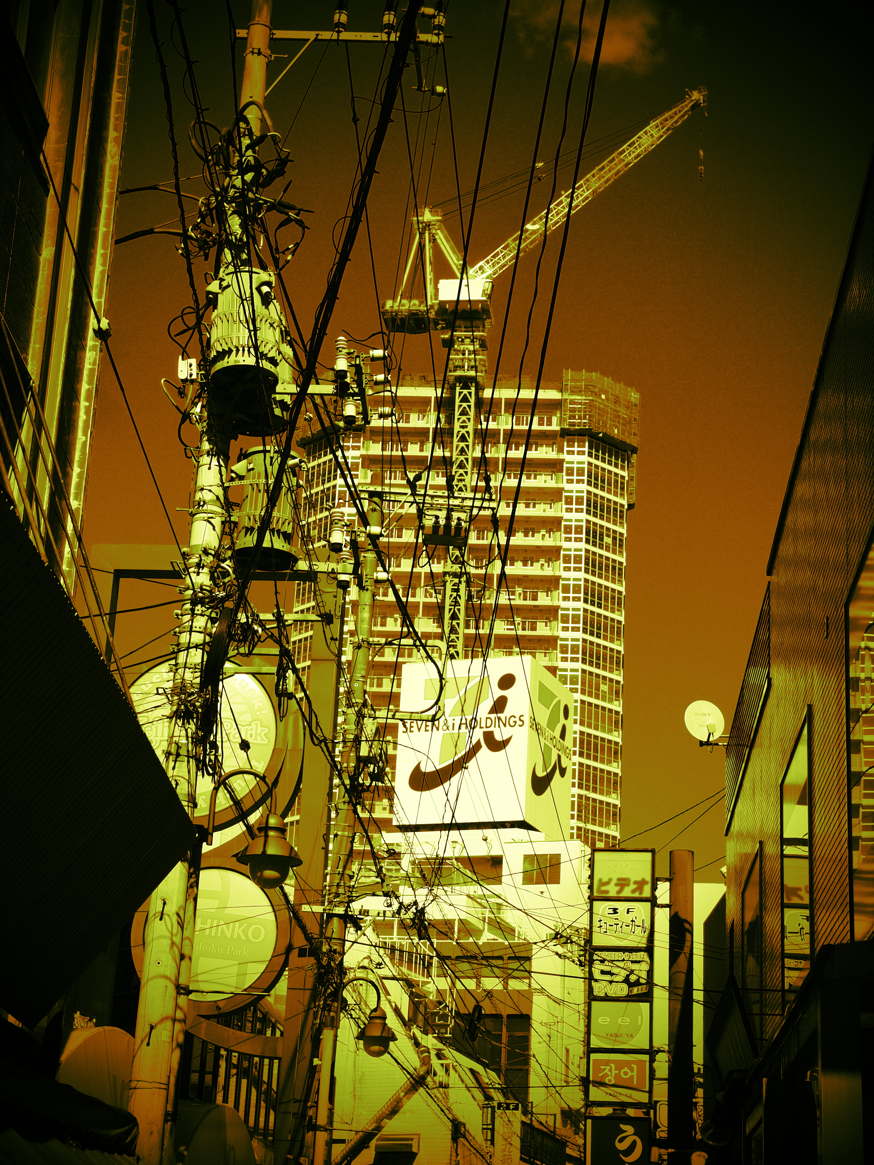 <b>さらにカラーバランス:青-100 / トーンカーブ:RGB別に調整</b>