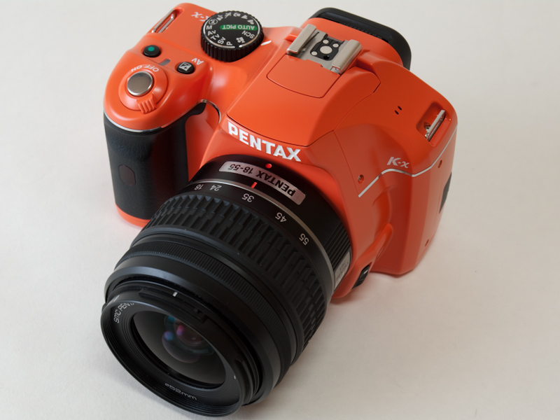 <b>オレンジボディ+ブラックグリップ+DA L 18-55mm F3.5-5.6 AL</b>