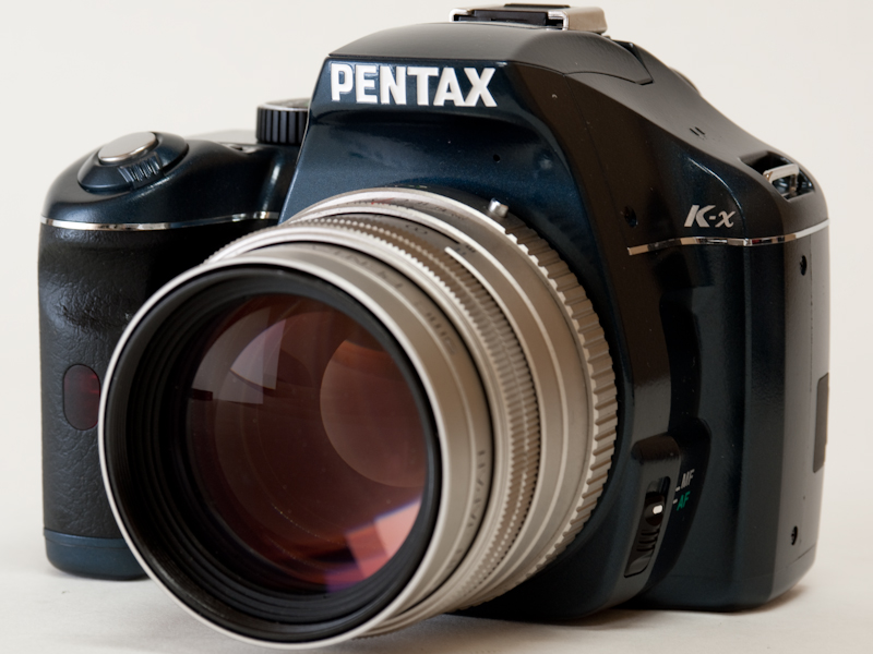 <b>ネイビーボディ+ブラックグリップ+FA 77mm F1.8 Limited</b>