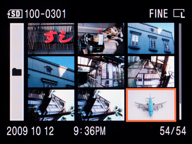 <b>撮影後の画像表示が出ているうちに露出補正ボタンを押すと……こうなる。露出変えてもう1枚撮りたいんですけどね</b>