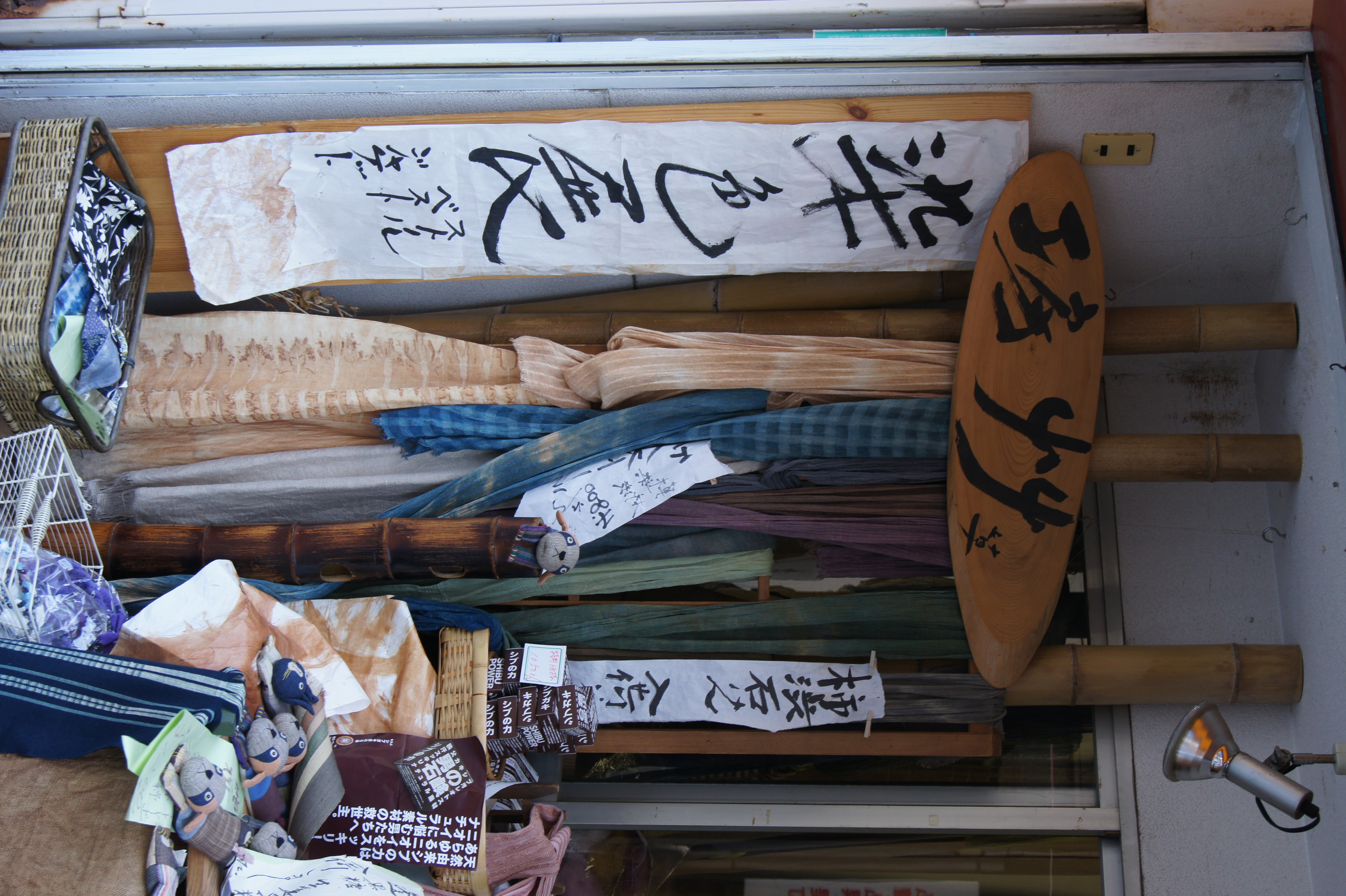 <b>発色はわりとおとなしめ。オリンパスやニコンの鮮やかさに慣れた目には地味に映るが、こういうハデすぎない発色も悪くない<br>α550 / DT 18-55mm F3.5-5.6 SAM / 4,592×3,056 / 1/25秒 / F8 / 0EV / ISO200 / WB:太陽光 / 35mm（52.5mm相当）</b>