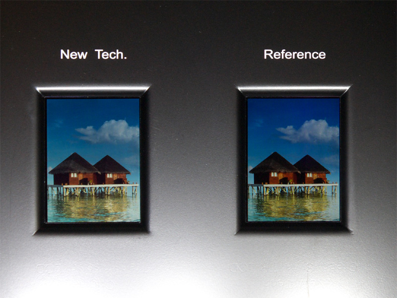 <b>環境光の下でバックライトを点灯した状態</b>