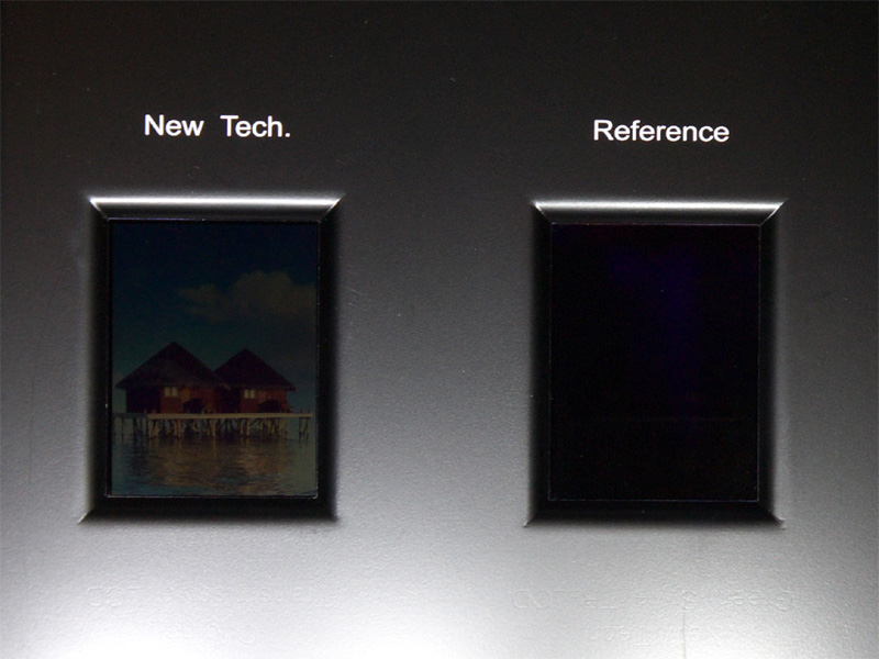 <b>同じ状況下でバックライトを消灯。まだOutdoor Readable LCDは表示を確認できる</b>