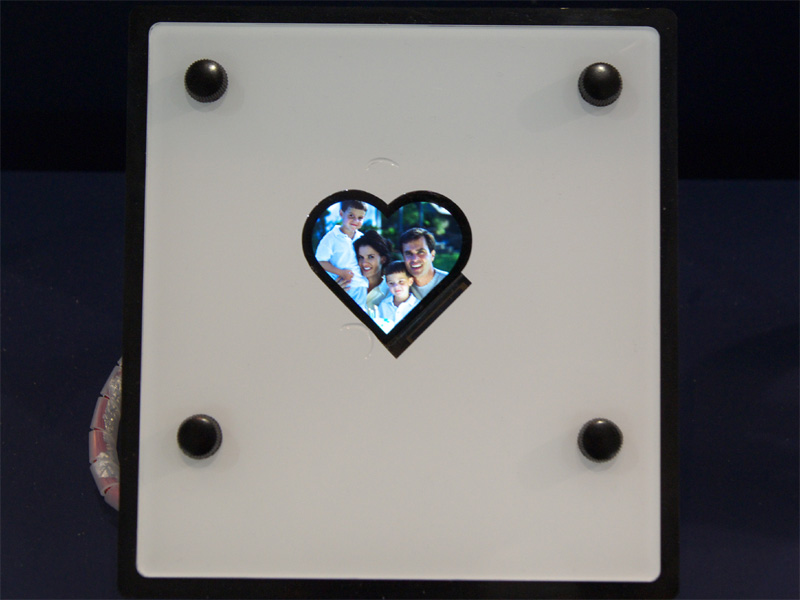 <b>ハート型の液晶ディスプレイ</b>