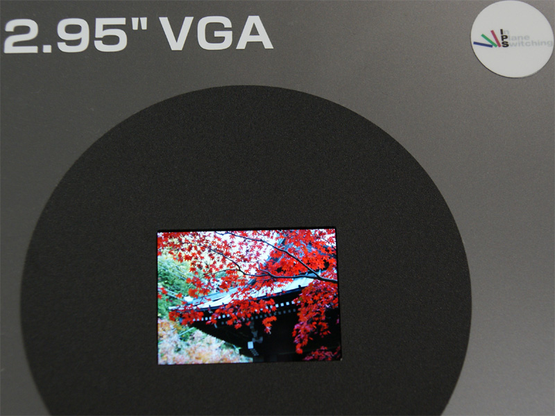 <b>試作品の2.5型IPS-Pro方式液晶モジュール</b>