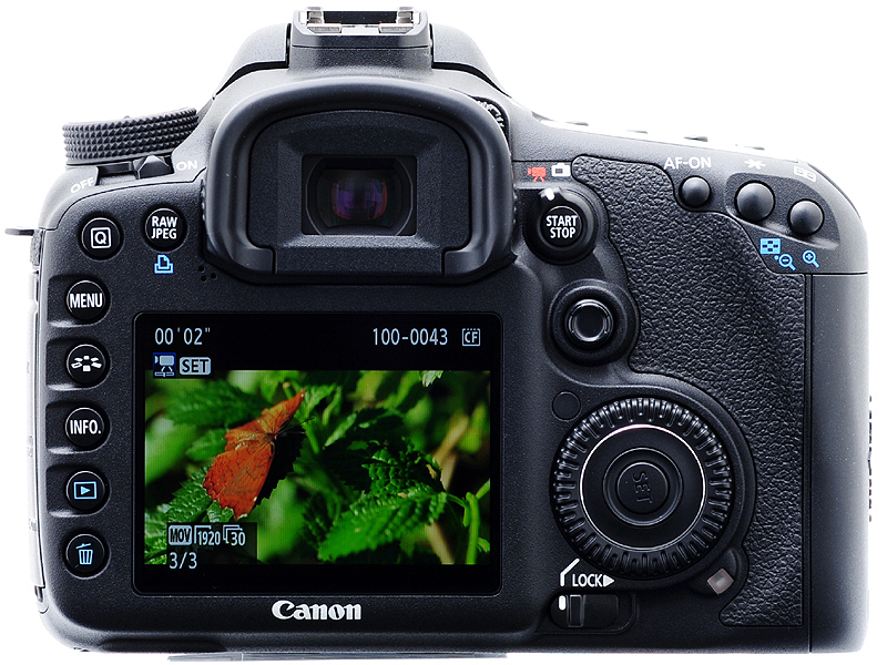 <b>新たに「ライブビュー撮影/動画撮影スイッチ スタート・ストップボタン」を新設した。迅速に録画を開始できる</b>