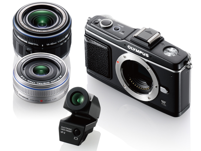 <b>外付けEVF「VF-2」（手前）</b>