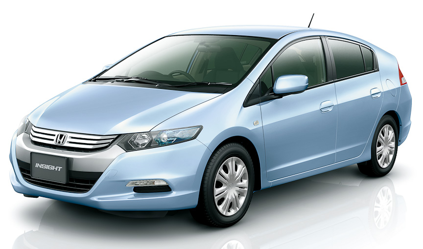 <b>インサイト G（シャーベットブルー・メタリック、左）とインサイト L（プレミアムホワイト・パール、右）</b>