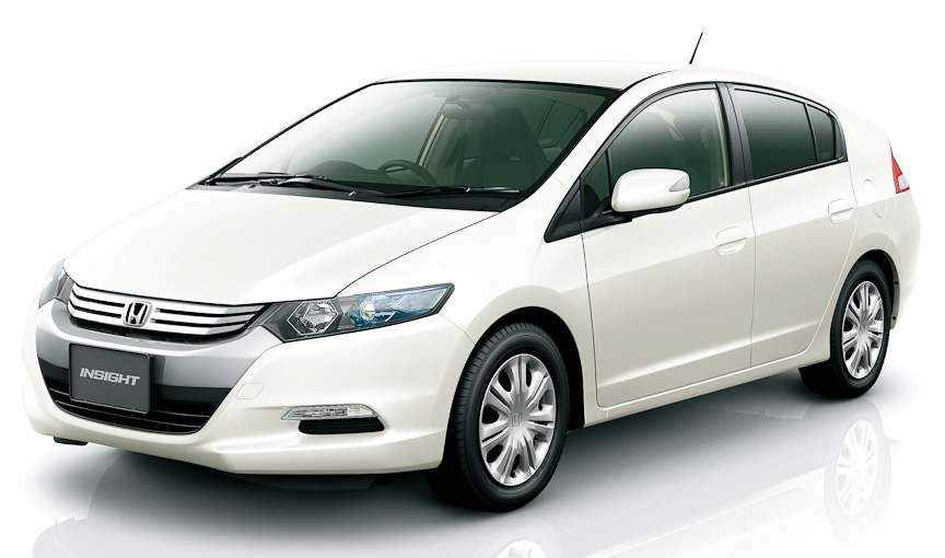 <b>インサイト G（シャーベットブルー・メタリック、左）とインサイト L（プレミアムホワイト・パール、右）</b>