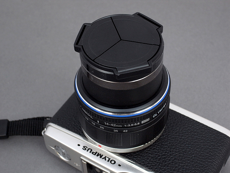 <b>しかし喜んだのも束の間、ズームを20mmあたりにするとバリアが閉じてしまう。レンズの飛び出し長が足らないためである</b>