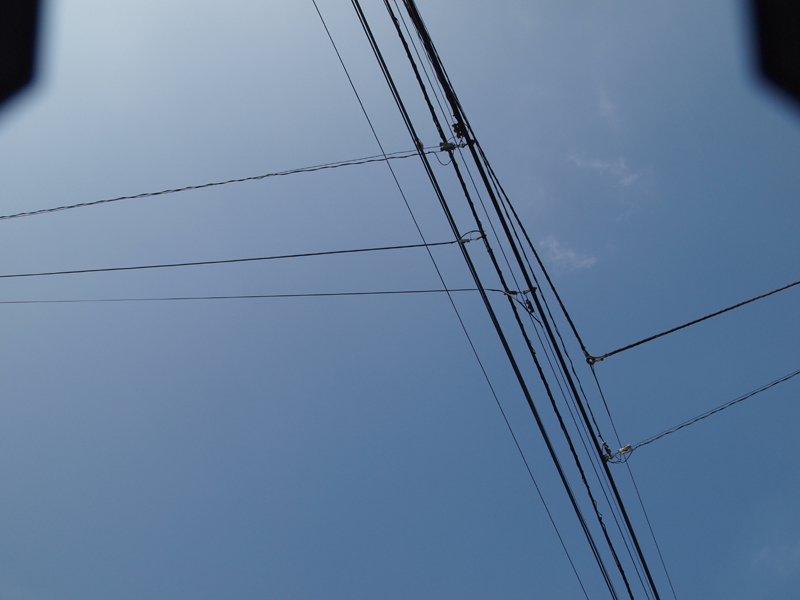 <b>ところがテスト撮影したところ、広角側の画面隅に、バリアの先端が写り込んでしまう事がわかった</b>