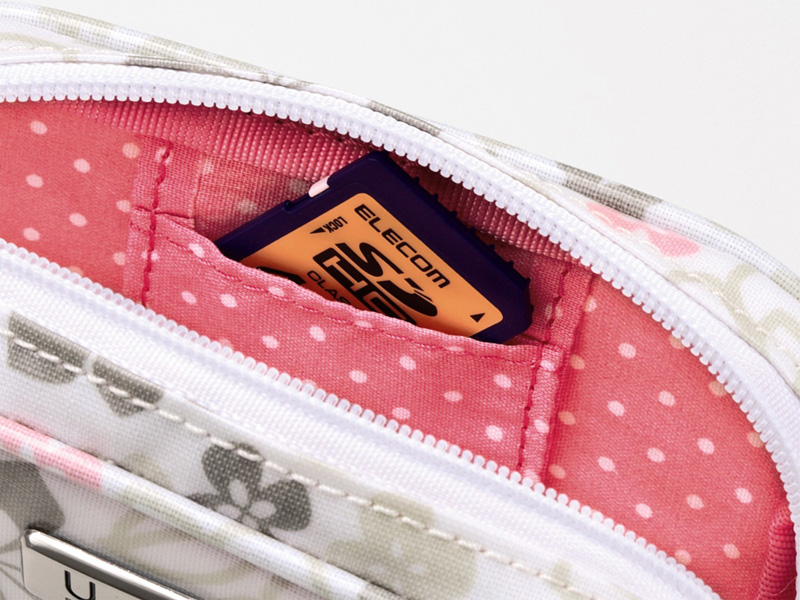 <b>メモリーカード収納部</b>