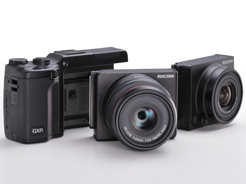<b>左からGXR、GR LENS A12 50mm F2.5 Macro、RICOH LENS S10 24-72mm F2.5-4.4 VC</b>