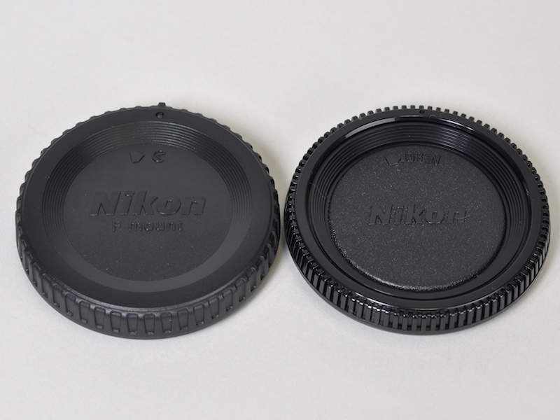 <b>今回からボディキャップのデザインが変わった。左が新タイプ、右が旧タイプ</b>