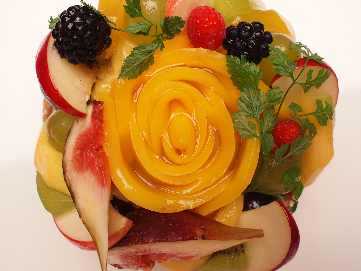 <b>仕上り設定「i-FINISH」の作例（オリンパス提供）。左から、NATURAL、VIVID、i-FINISH</b>