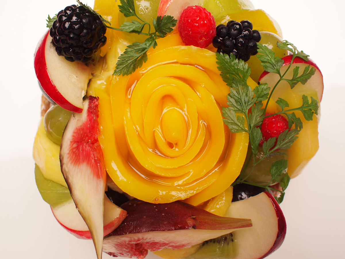 <b>仕上り設定「i-FINISH」の作例（オリンパス提供）。左から、NATURAL、VIVID、i-FINISH</b>