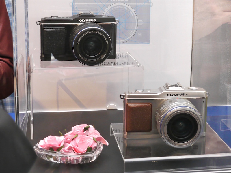 <b>イベントのメインはE-P2のタッチ&amp;トライだ</b>