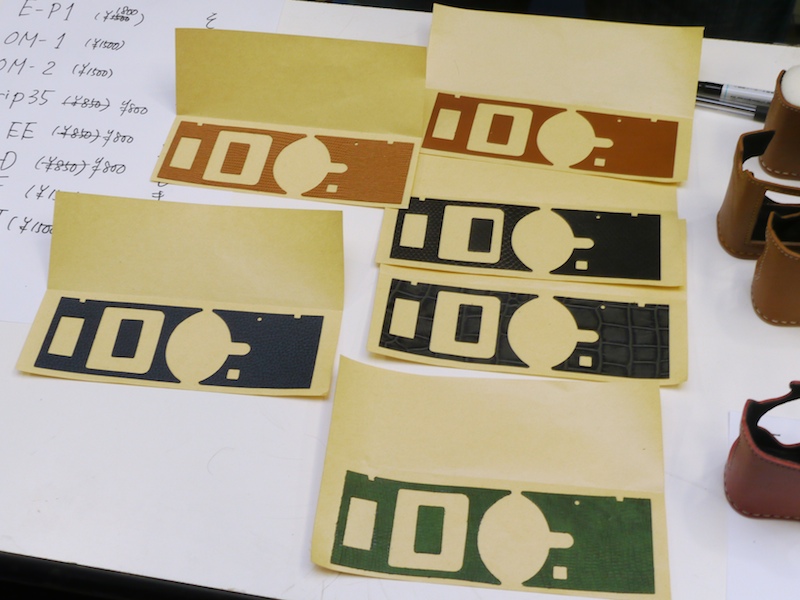 <b>発売当初話題になったAki-AsahiのE-P1貼り革キット</b>