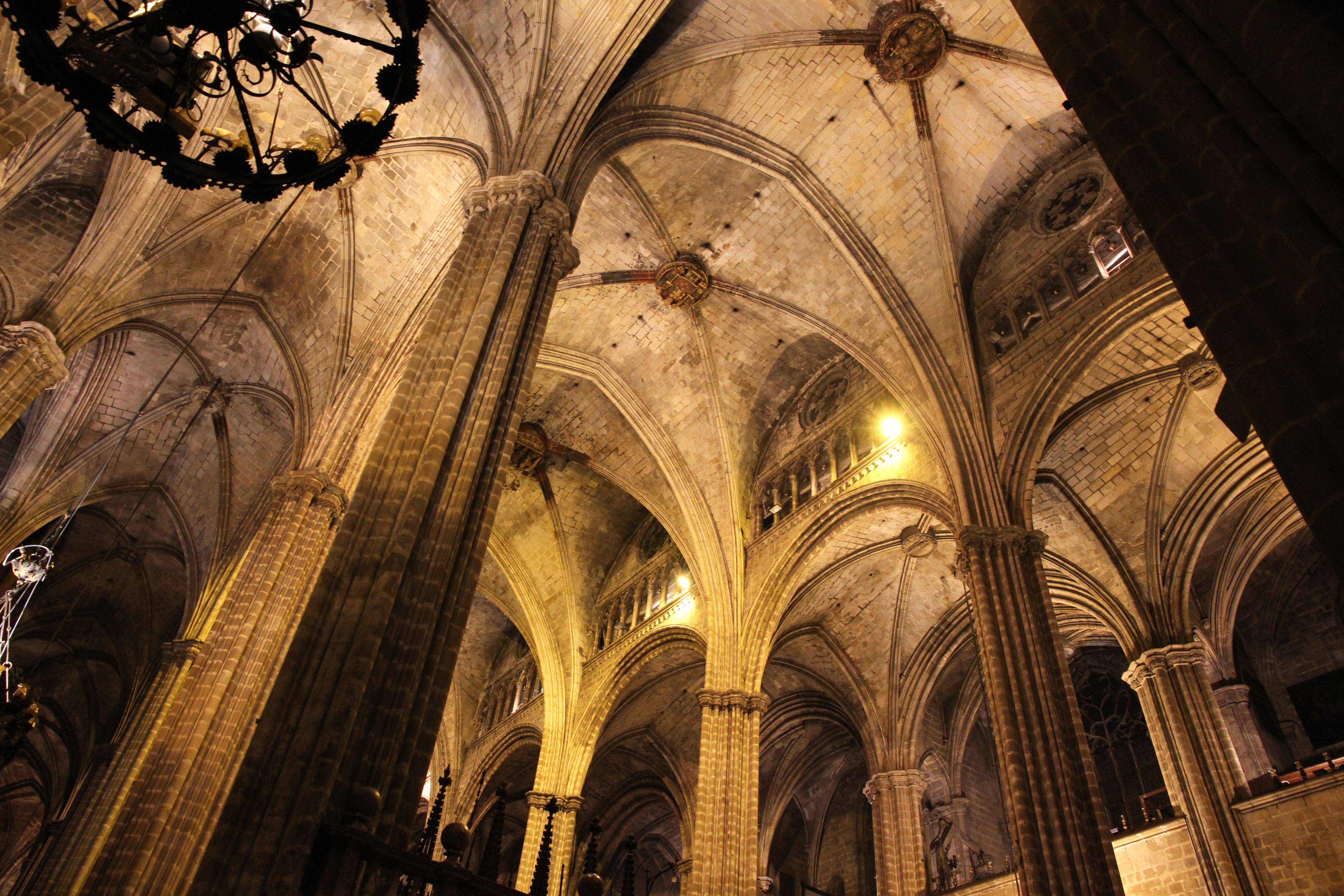 <b>EOS 7D / EF-S 15-85mm F3.5-5.6 IS USM / 5,184×3,456 / 1/25秒 / F4.5 / 0EV / ISO1600 / 絞り優先AE / WB:オート / 15mm / ピクチャースタイル：スタンダード / オートライティングオプティマイザ：強め / 高輝度側・階調優先：しない</b>