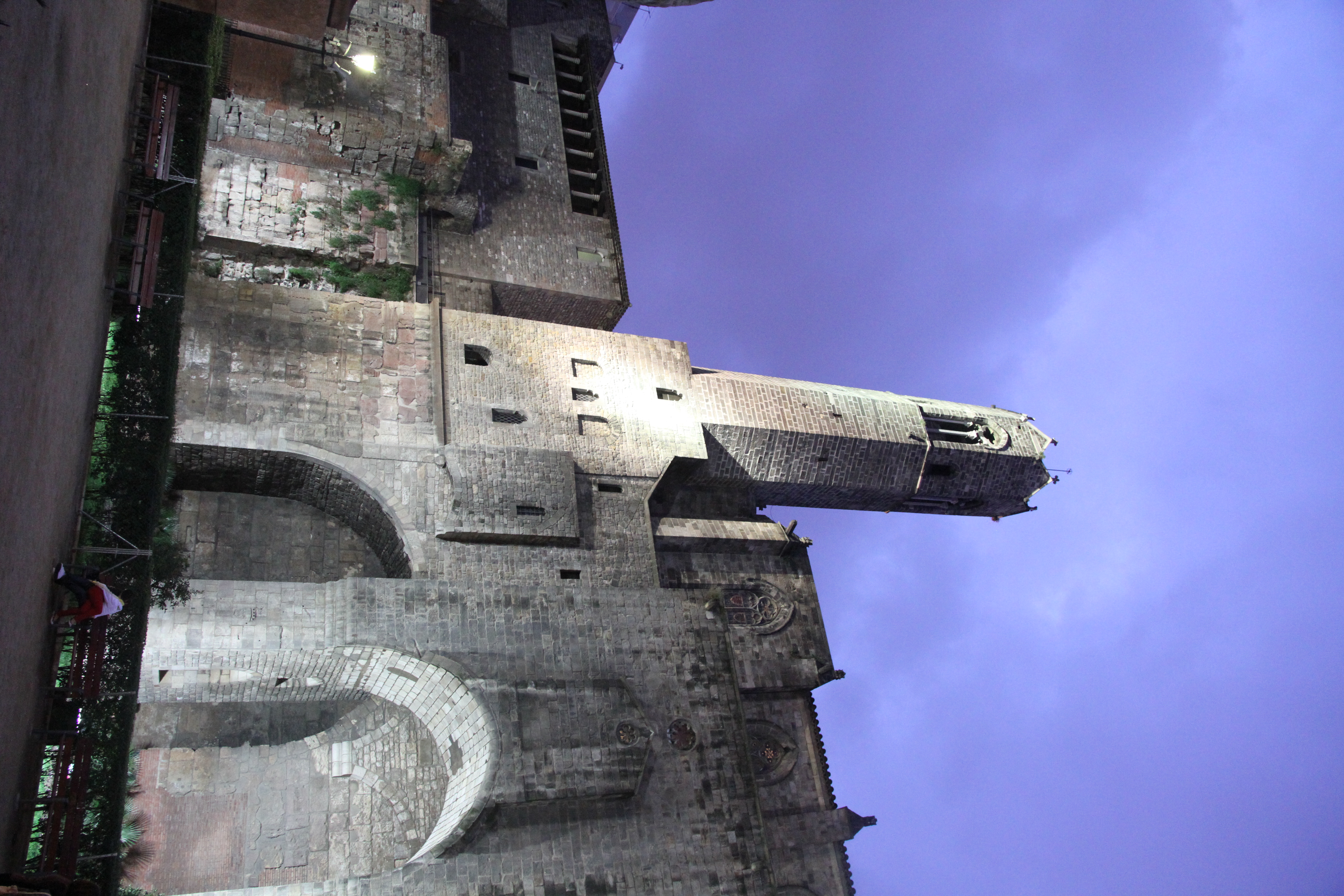 <b>EOS 7D / EF-S 15-85mm F3.5-5.6 IS USM / 3,456×5,184 / 1/20秒 / F4.5 / 0EV / ISO2500 / 絞り優先AE / WB:オート / 15mm / ピクチャースタイル：スタンダード / オートライティングオプティマイザ：強め / 高輝度側・階調優先：しない</b>