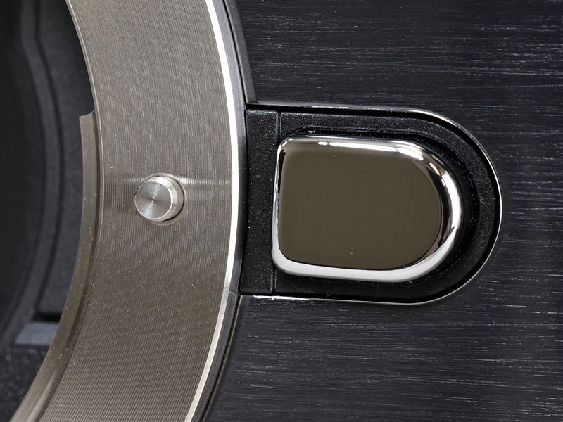 <b>レンズ取外しボタン</b>