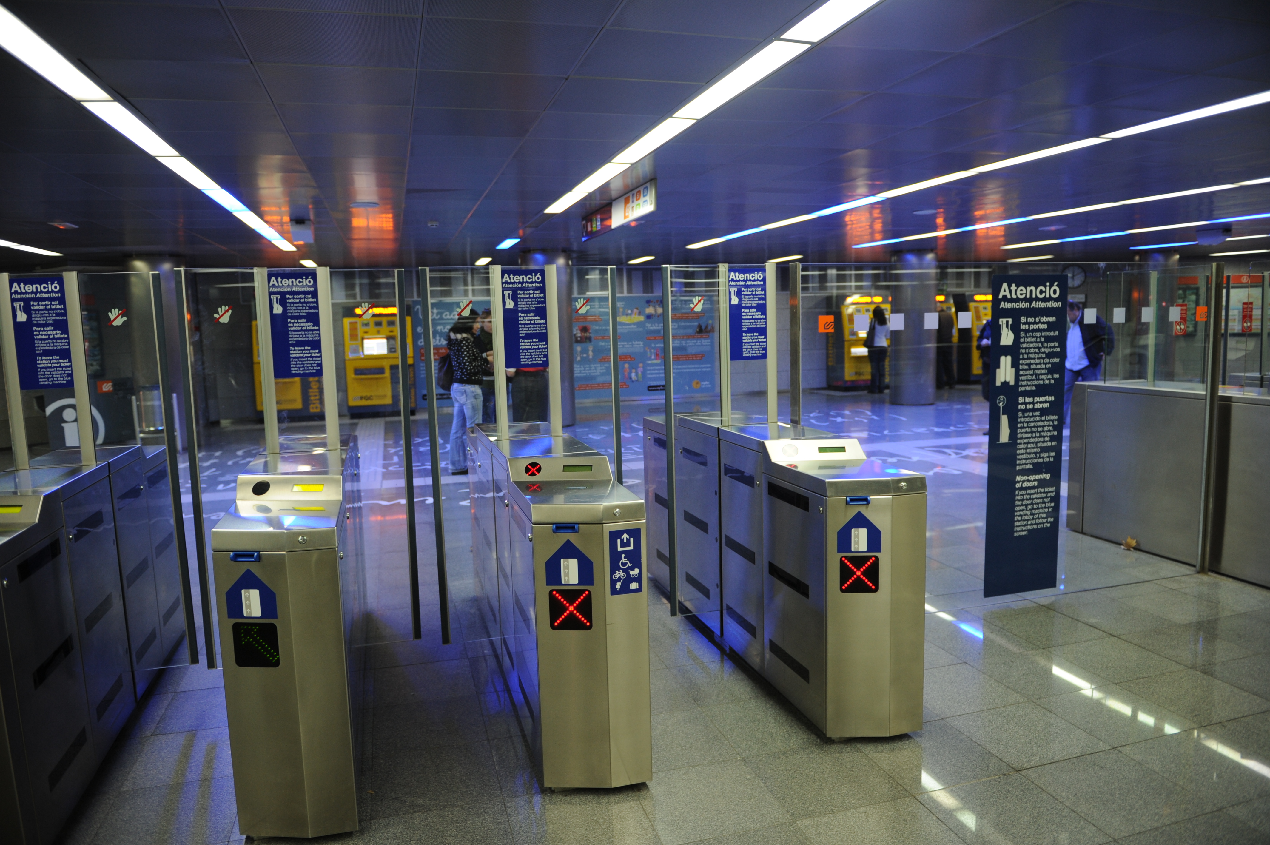 <b>D3S / AF-S NIKKOR 24-70mm F2.8 G ED / 約4.9MB / 4,256×2,832 / 1/50秒 / F2.8 / 0EV / ISO800 / WB:晴天 / 24mm</b>