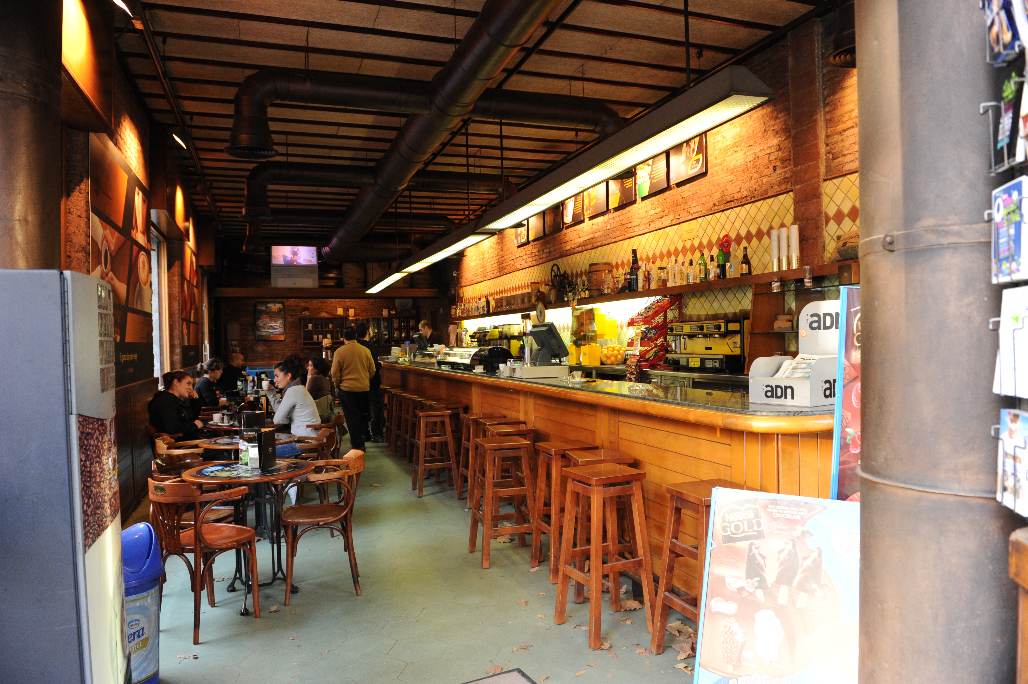 <b>D3S / AF-S NIKKOR 24-70mm F2.8 G ED / 約6.3MB / 4,256×2,832 / 1/100秒 / F5 / 0EV / ISO3200 / WB:晴天 / 24mm</b>