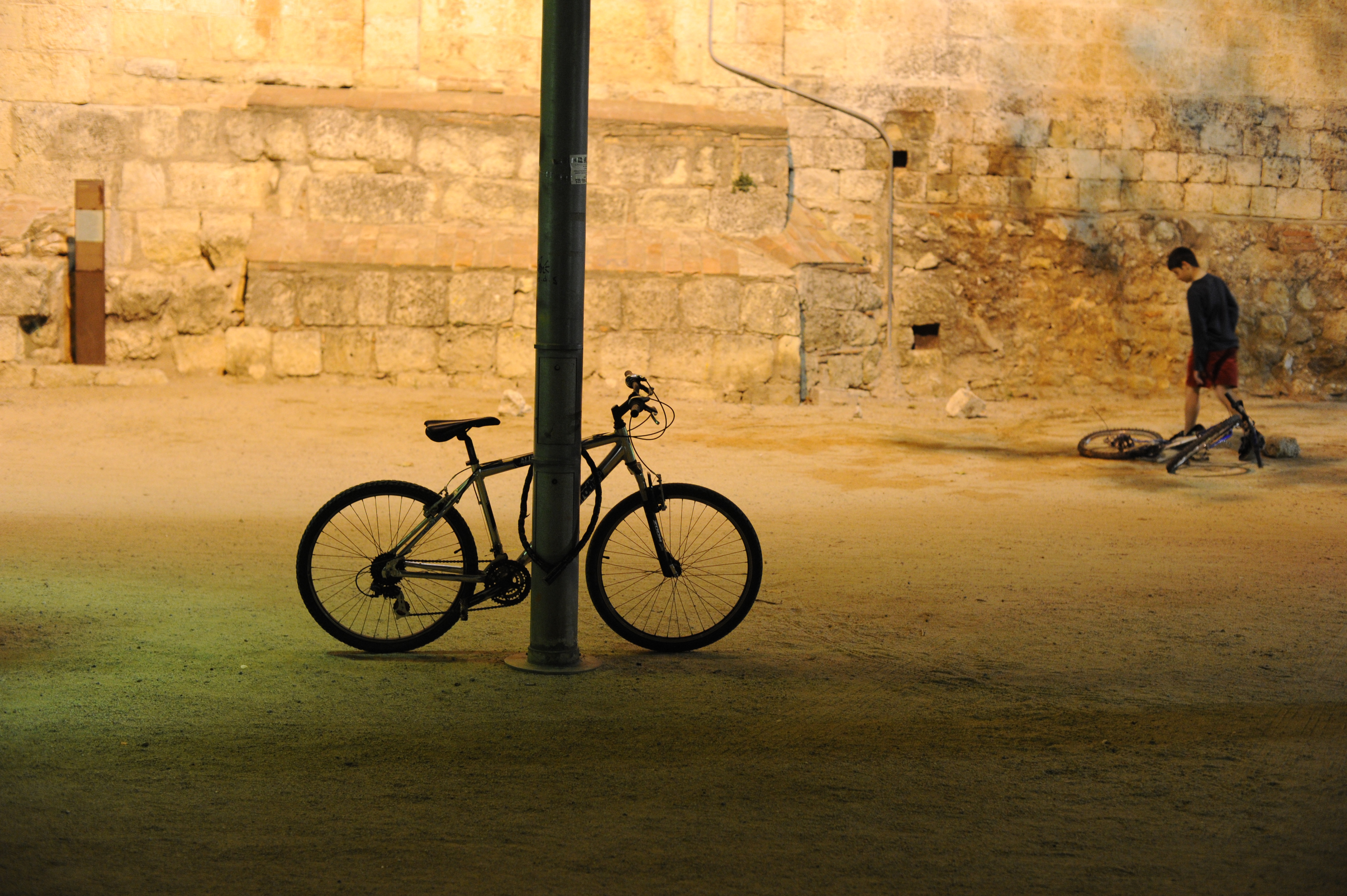 <b>D3S / AF 50mm f/1.4D / 約5.9MB / 4,256×2,832 / 1/40秒 / F2.8 / 0EV / ISO3200 / WB:オート / 50mm</b>