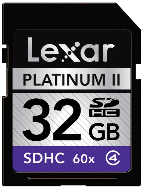 <b>32GB プラチナⅡ 60倍速シリーズ SDHCカード（左）と製品パッケージ（右）</b>