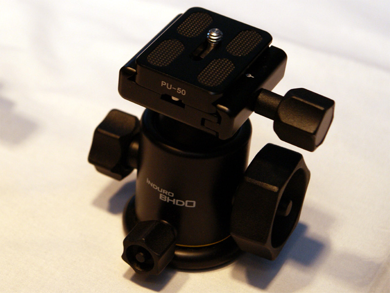 <b>BHDボール雲台。ハンドルは手袋をしていても扱いやすい形状になった</b>