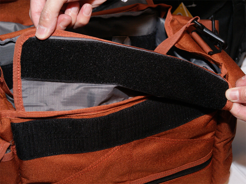 <b>フラップのベルクロに消音機構を導入した</b>