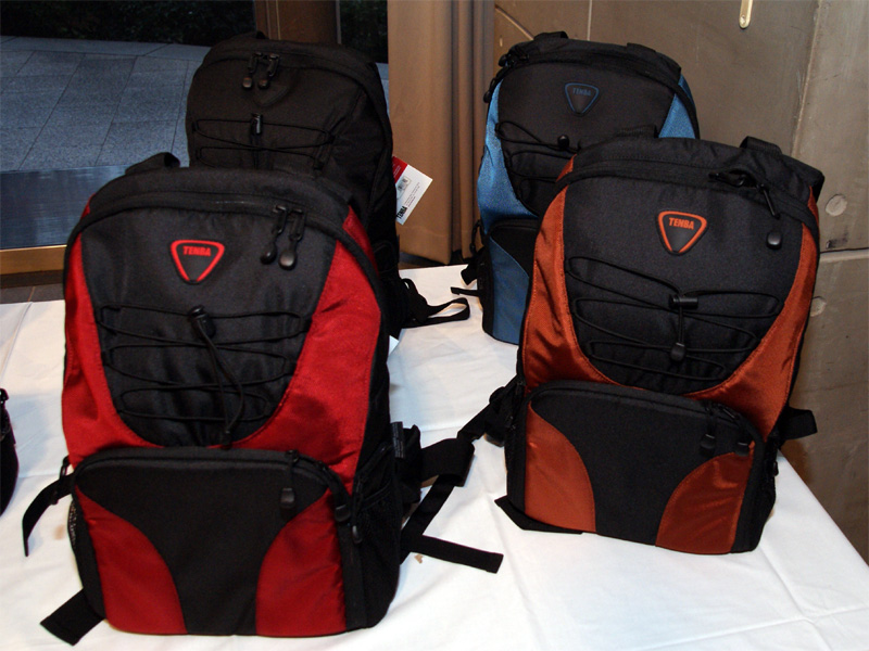 <b>MIXXデイパック。4色をラインナップする</b>