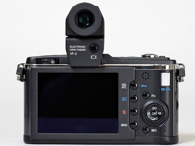 <b>E-P2にVF-2を装着したところ</b>