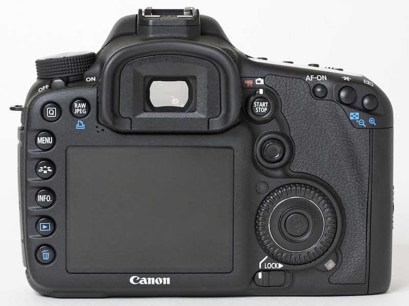 <b>EOS 7Dには、従来のEOS DIGITALにない操作部材を配置。M-fn（マニュアルファンクション）ボタンをはじめ、カスタマイズ性能の向上が目立つ</b>