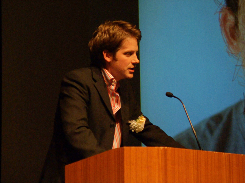 <b>アダム・ホスマー氏</b>