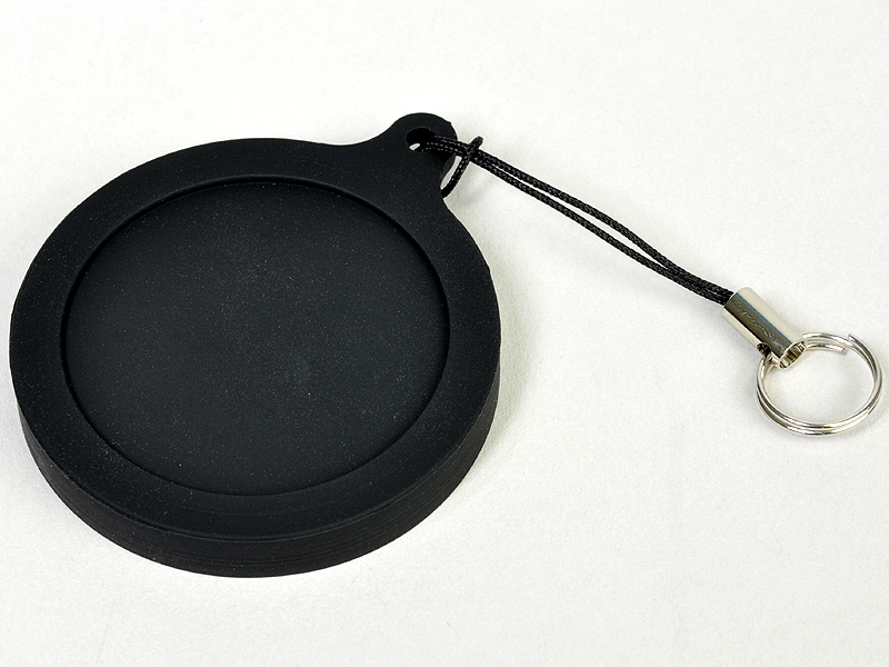 <b>ゴム製の被せ式キャップが付属する</b>