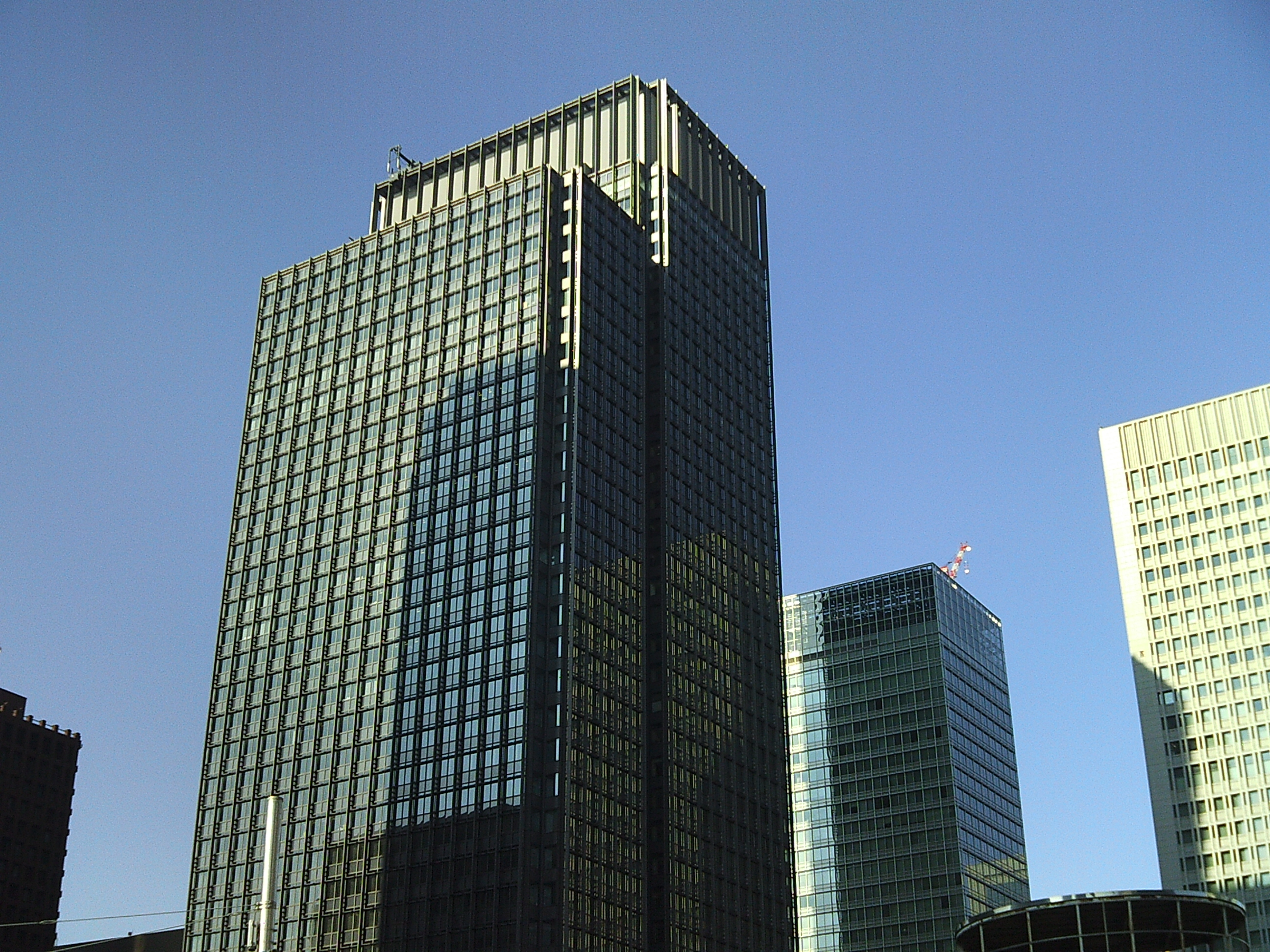 <b>EZ F521 / 2,592×1,944 / 1/871秒 / F2.8 / 0EV / ISO100 / オート / WB:オート</b>