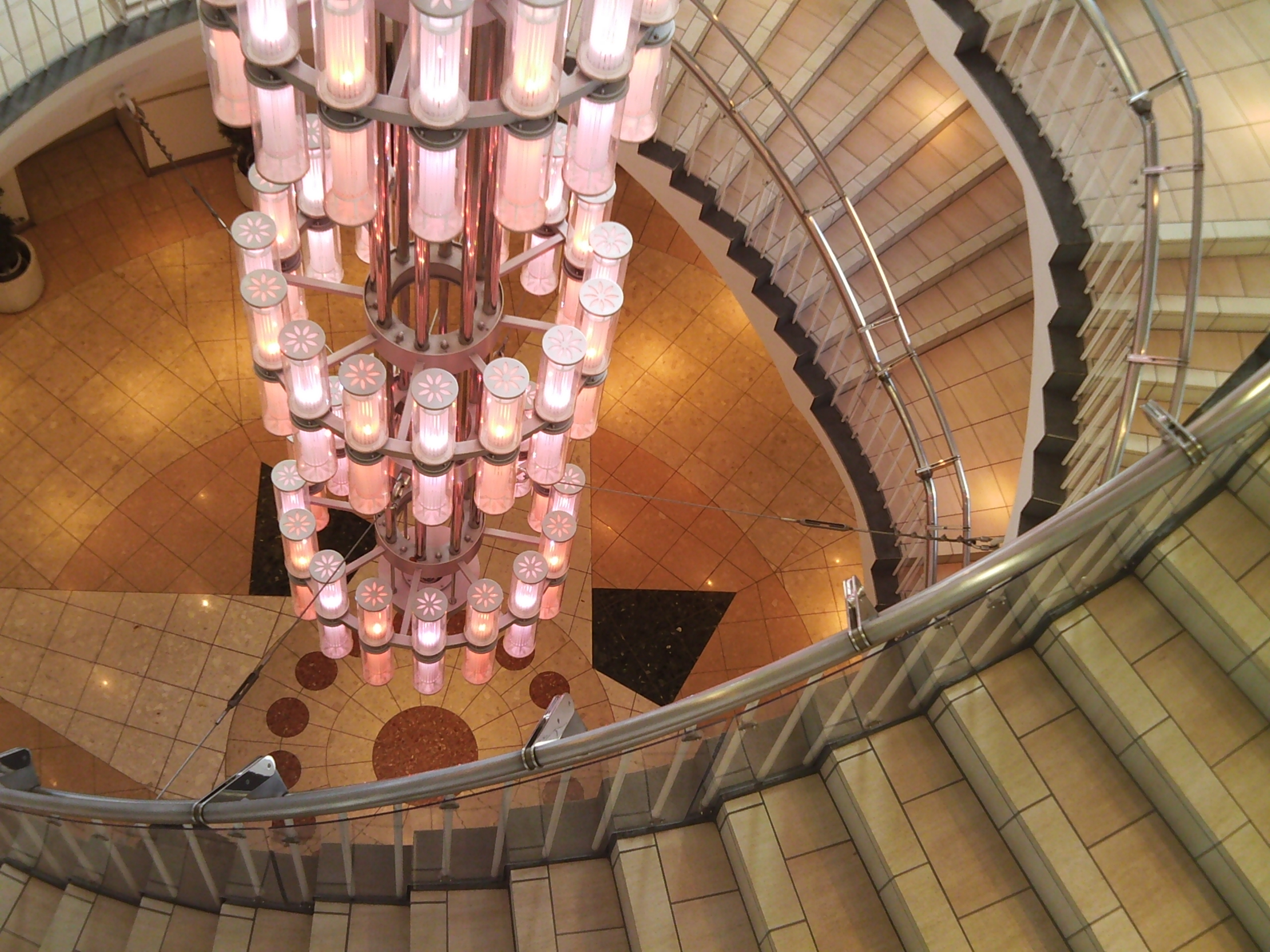 <b>EZ F521 / 2,592×1,944 / 1/17秒 / F2.8 / 0EV / ISO100 / オート / WB:オート</b>