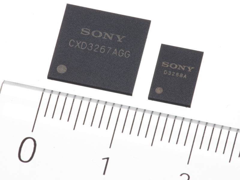 <b>「CXD3267AGG」（左）と「CXD3268AGW」（右）</b>