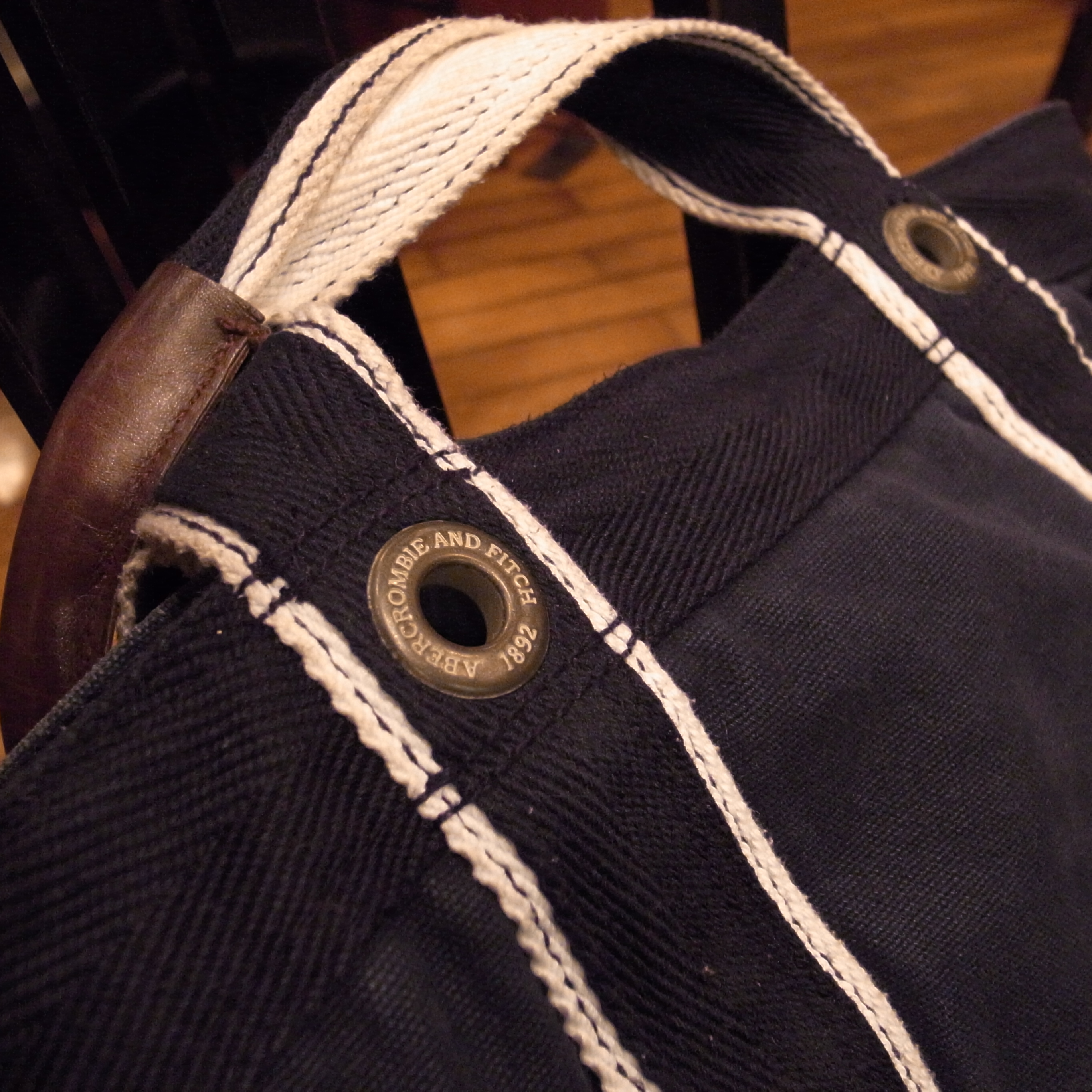 <b>GR DIGITAL III / 2,736×2,736 / 1/28秒 / F2.8 / -0.3EV / ISO800 / 絞り優先AE / WB:オート / 6mm</b>