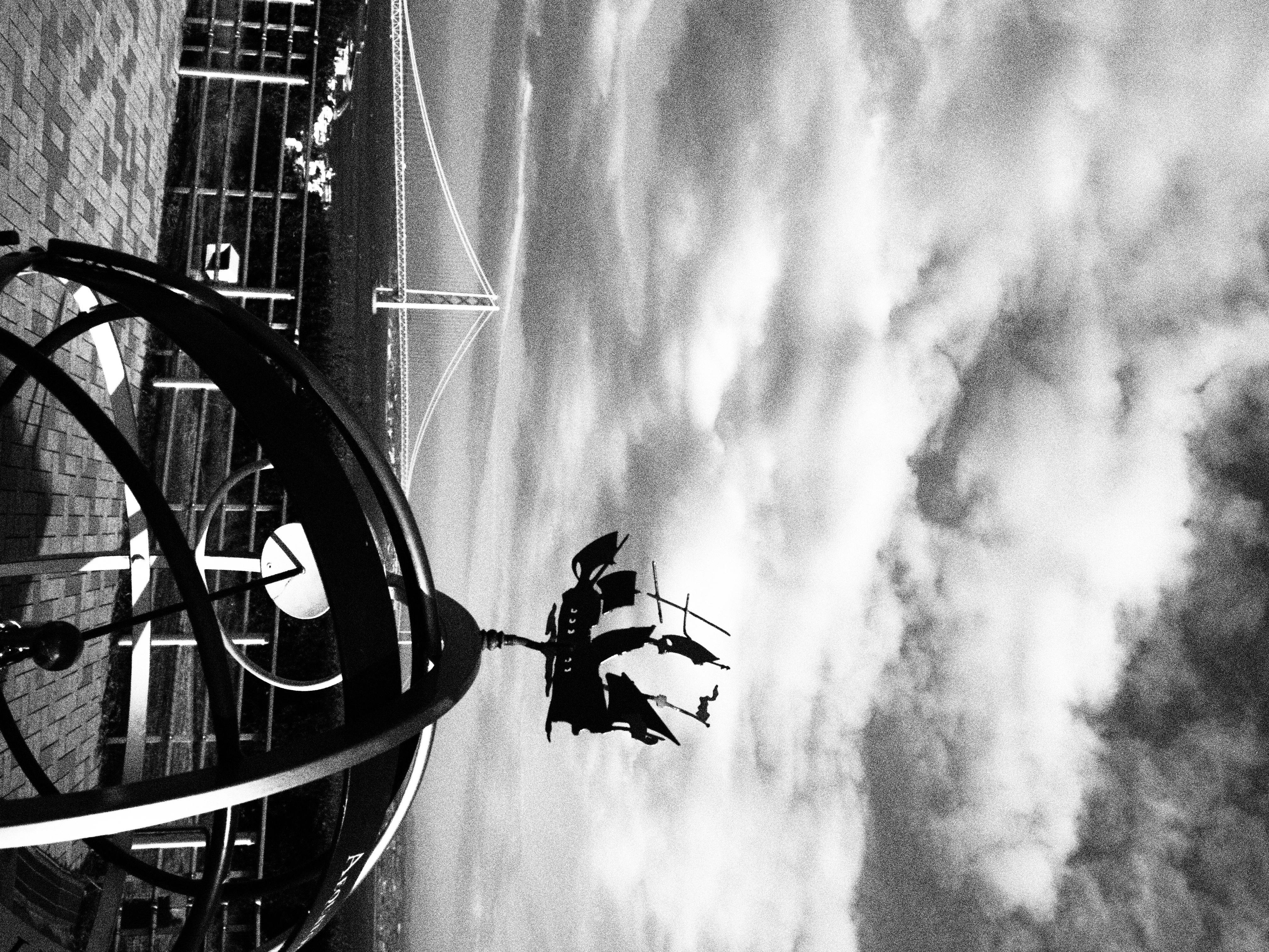 <b>E-P1 / M.ZUIKO DIGITAL ED 14-42mm F3.5-5.6 / 約7.7MB / 3,024×4,032 / 1/640秒 / F6.3 / 0EV / ISO200 / 16mm / ラフモノクローム / JPEGで撮影</b>