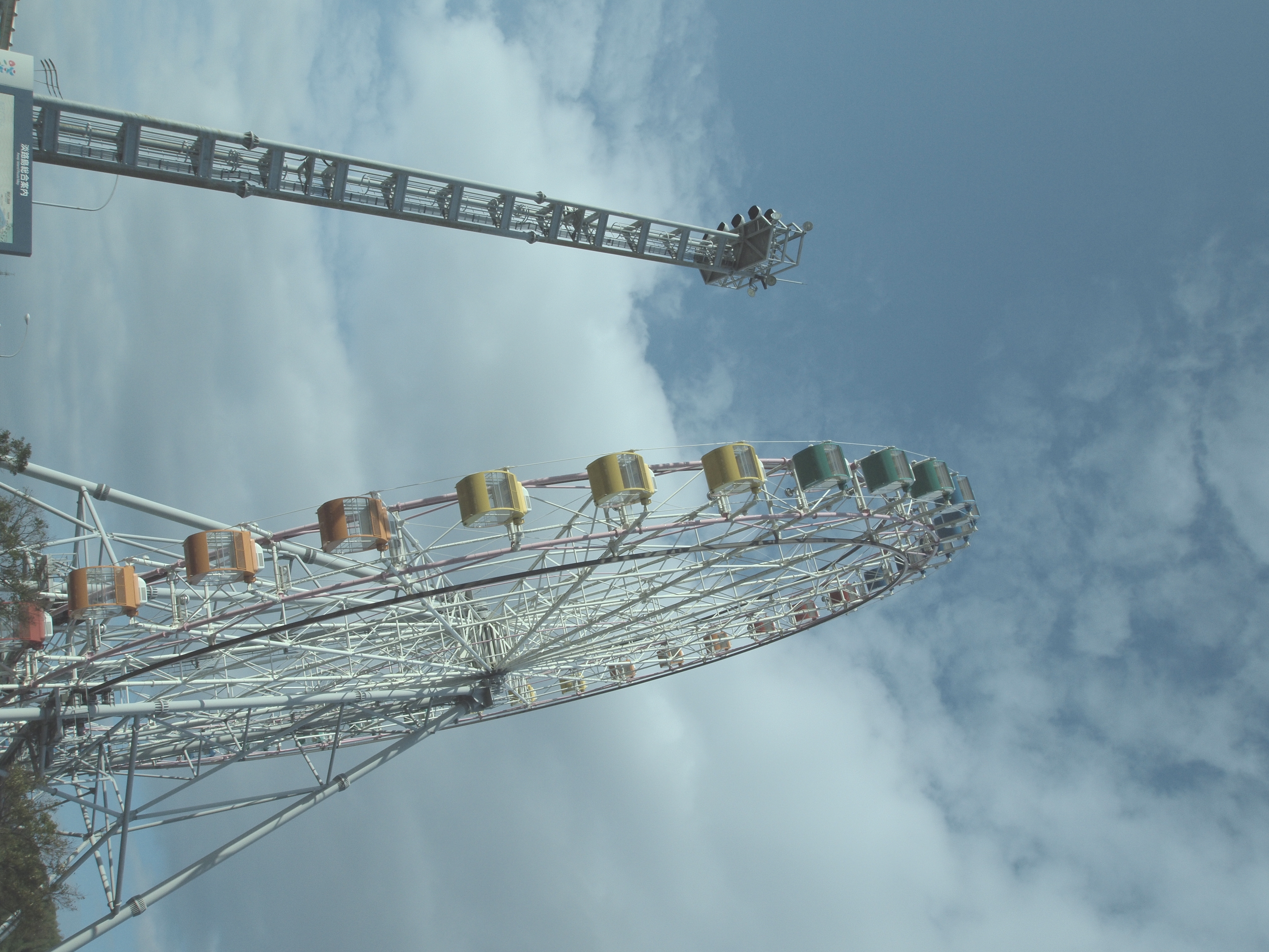 <b>E-P1 / M.ZUIKO DIGITAL ED 14-42mm F3.5-5.6 / 約7.1MB / 3,024×4,032 / 1/500秒 / F10 / -0.7EV / ISO200 / 14mm / デイドリーム / JPEGで撮影</b>