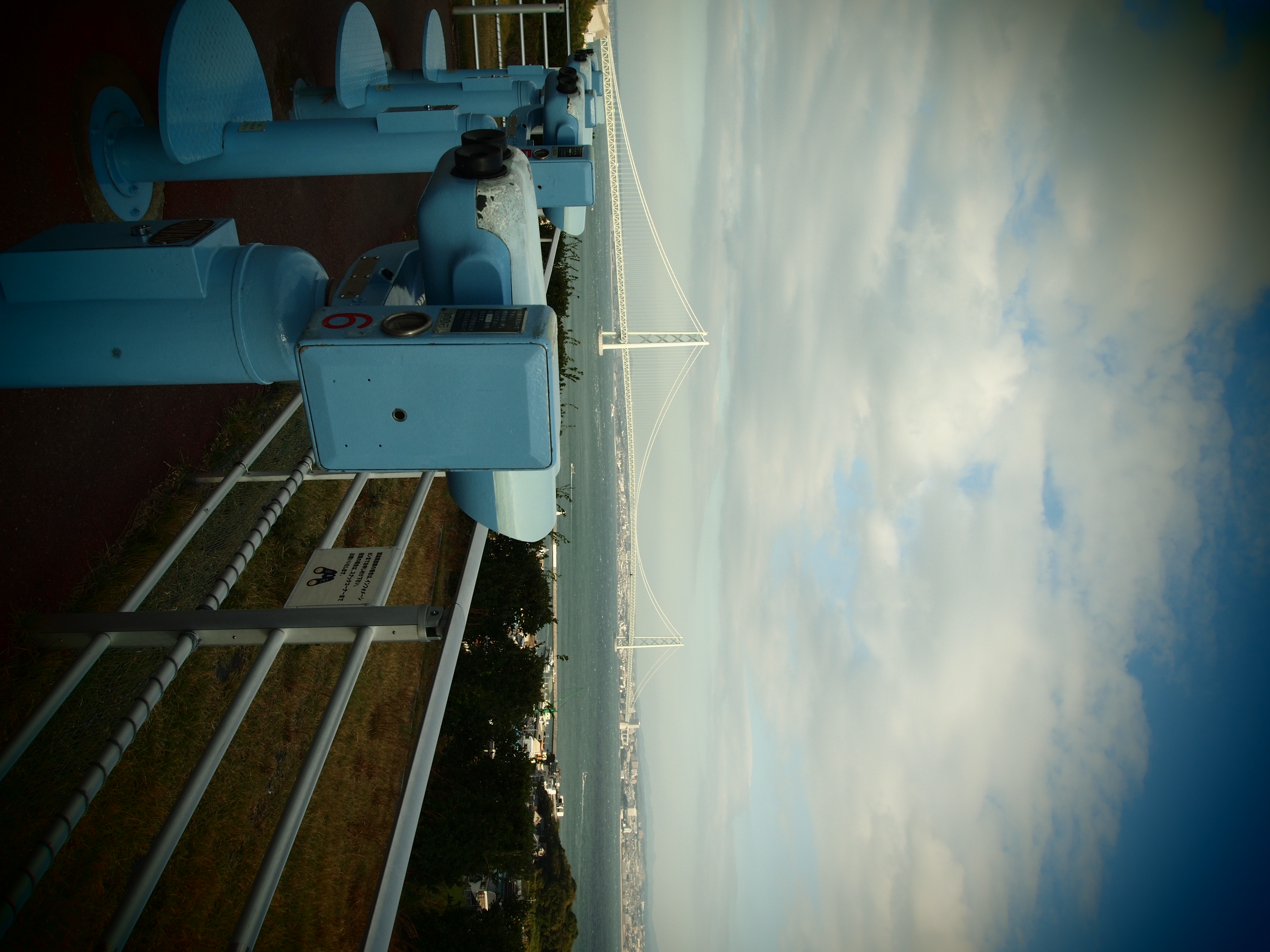 <b>E-P1 / M.ZUIKO DIGITAL ED 14-42mm F3.5-5.6 / 約6.3MB / 3,024×4,032 / 1/320秒 / F8 / 0EV / ISO200 / 14mm / トイフォト / JPEGで撮影</b>