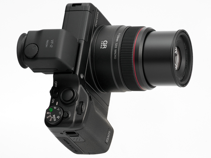 <b>こちらは「GR LENS A12 50mm F2.5 MACRO」を「GXR」に装着したところ</b>