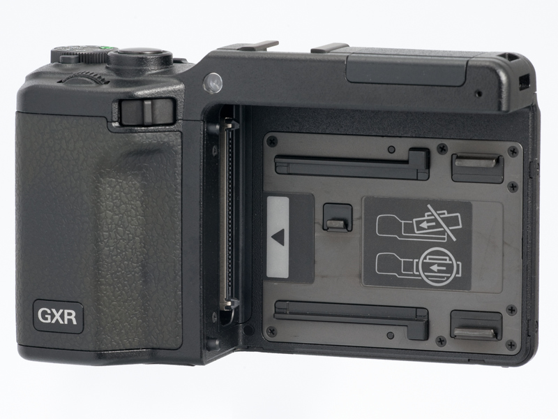 <b>ボディ単体。スライドインマウントのガイドレールはステンレス製</b>