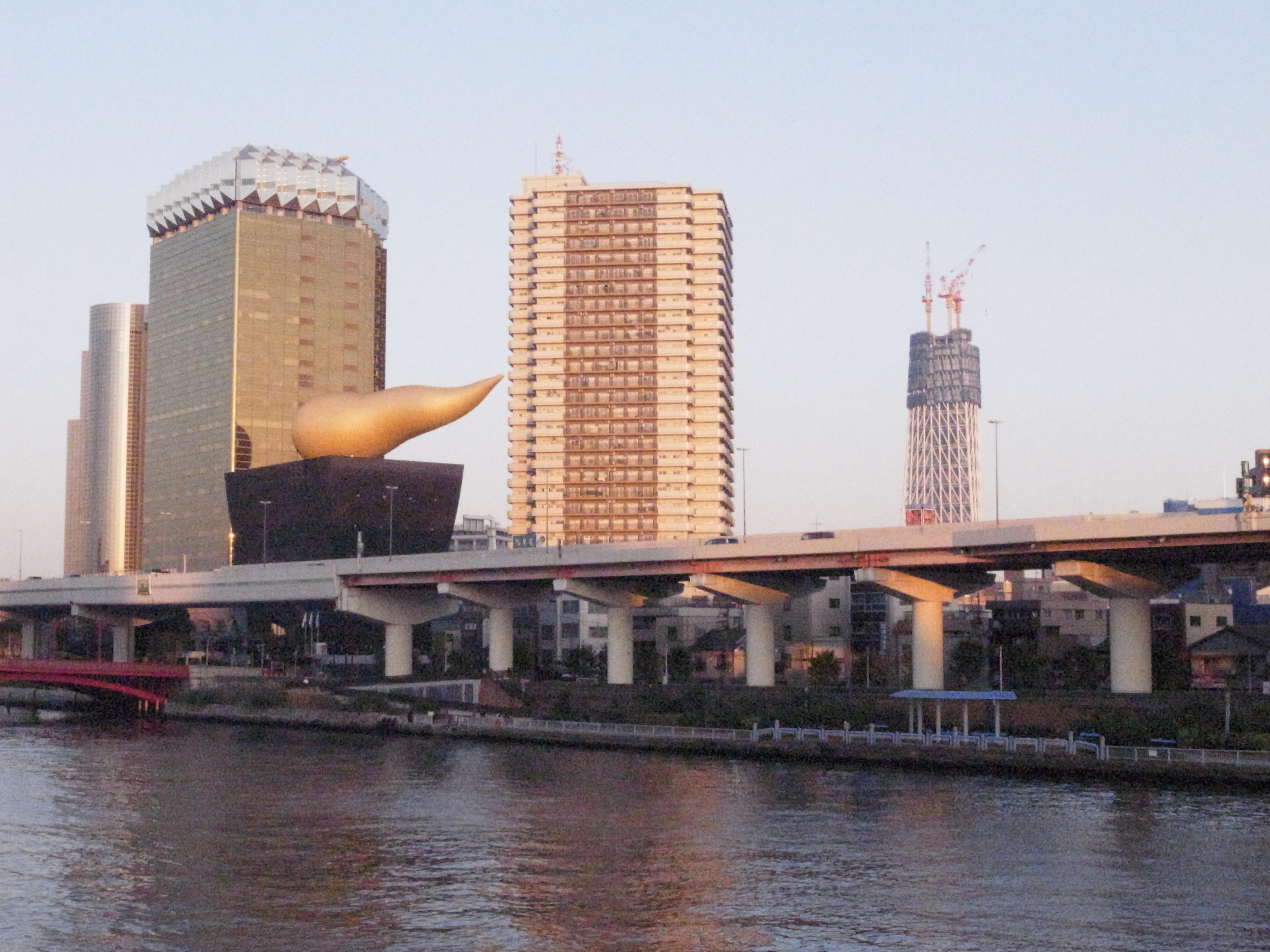 <b>ISO3200<br>3,648×2,736 / 1/1230秒 / F9.9 / 0EV / WB:太陽光 / 10.5mm（50mm相当）</b>